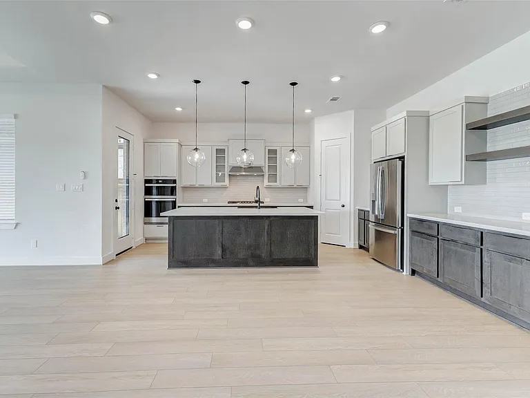 1322 Village Fls — Photo 9