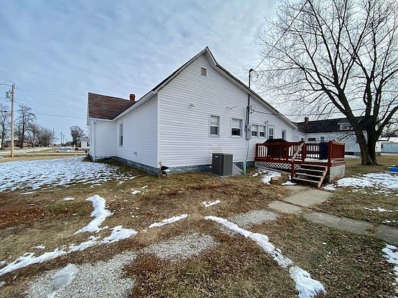 4th image of 905 Cedar St