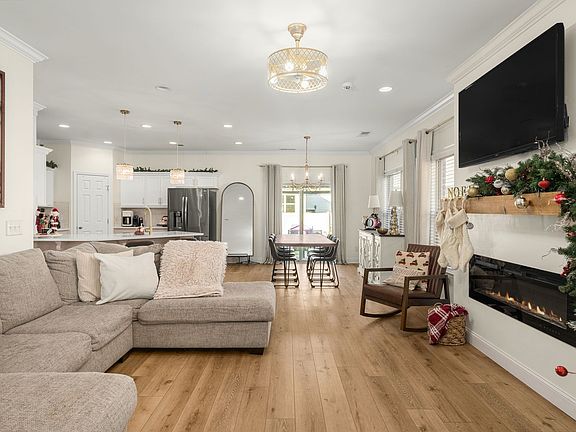 4th image of 1409 Woodside Dr