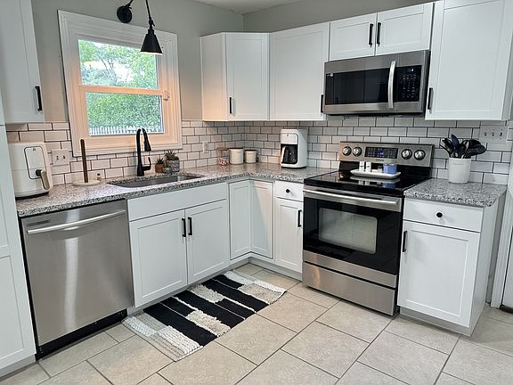 3rd image of 422 Malvin St