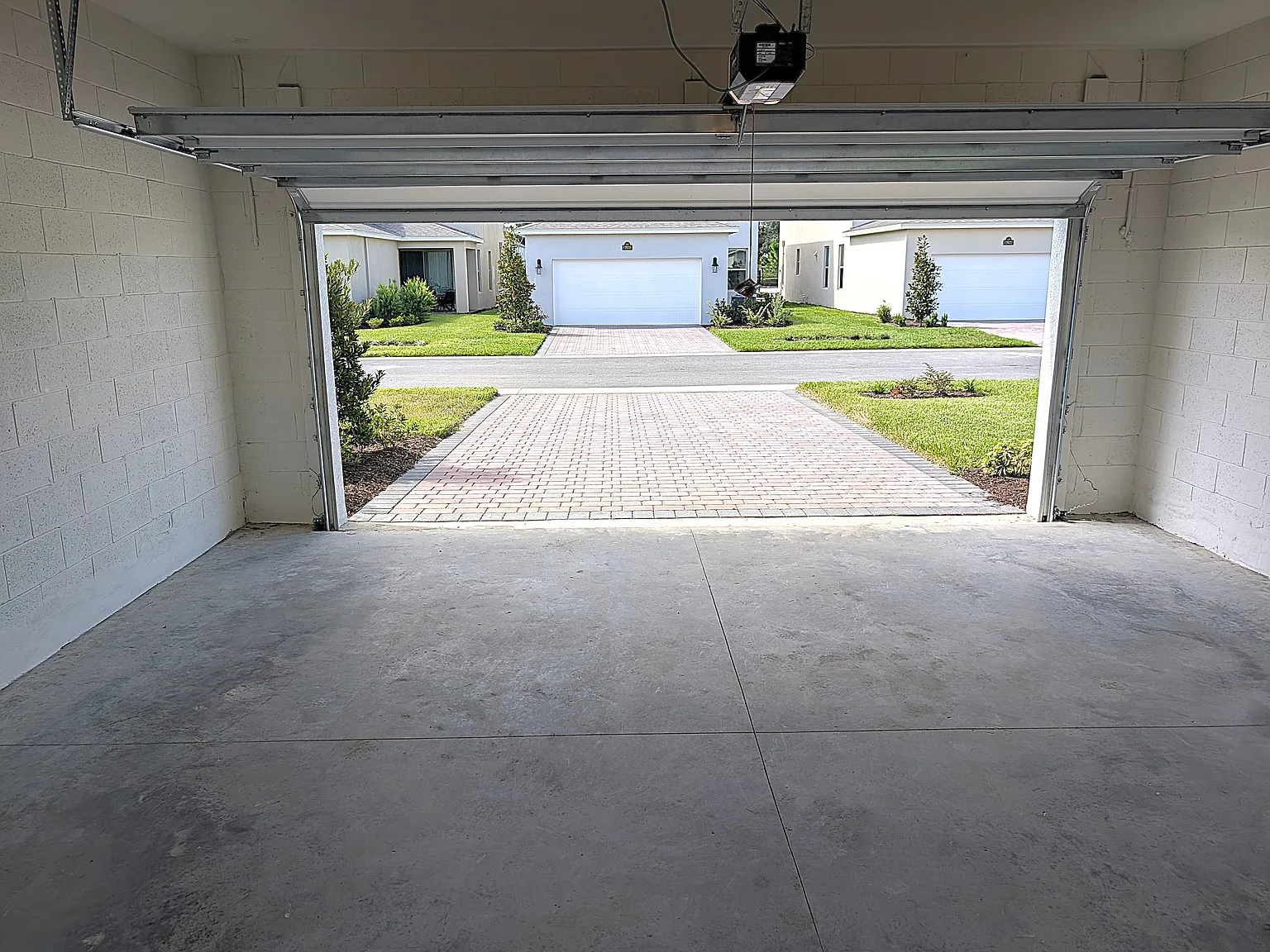 4 bed, 3.5 bath, 2494 sqft, $3,700 — Photo 2
