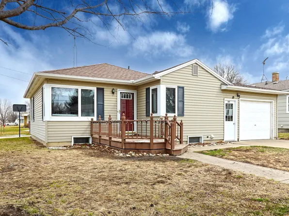 201 W 4th St, Wellsburg, IA 50680