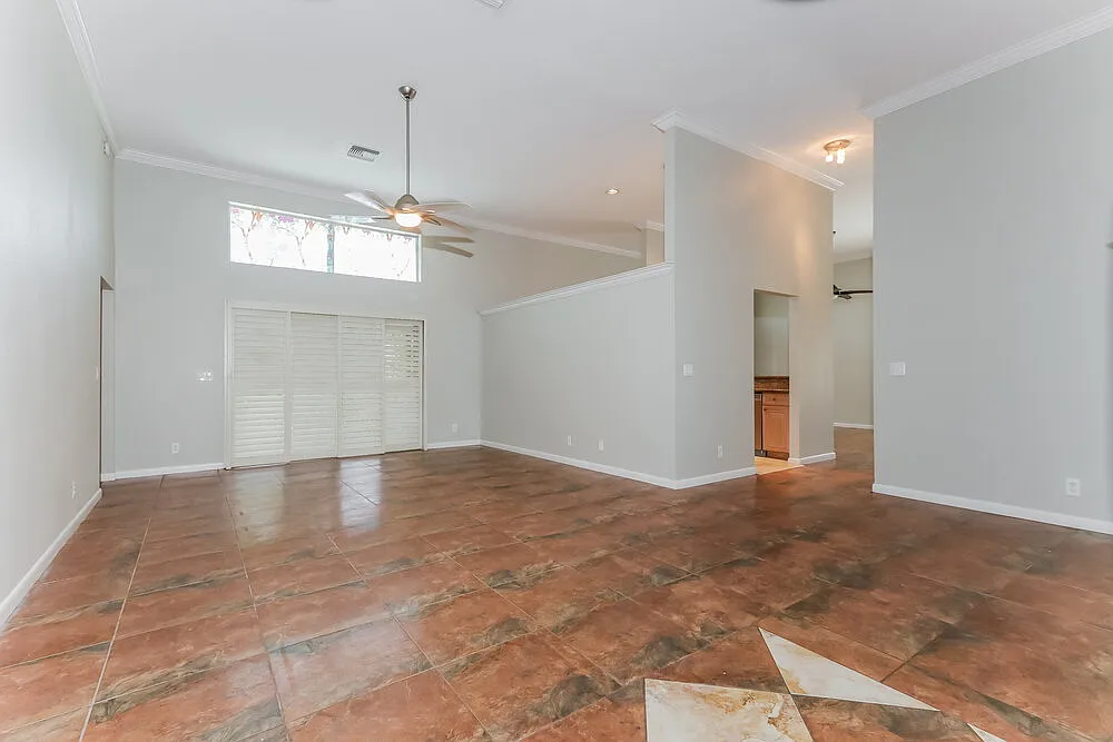 4 bed, 2.0 bath, 2158 sqft, $4,080 — Photo 4