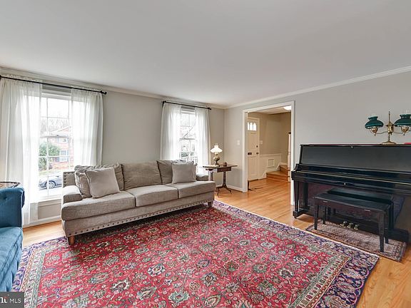 3rd image of 1114 Fallsmead Way