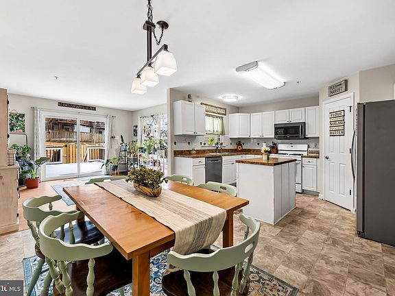 5th image of 725 Shallow Ridge Ct