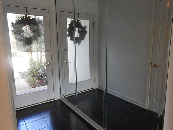 3rd image of 2917 Hillcreek Dr