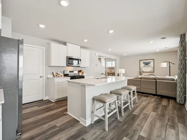 2076 Clearwater Ter, Shakopee, MN 55379
