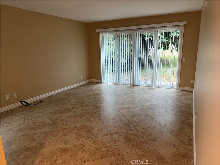 511 Mariposa Ave — Photo 4