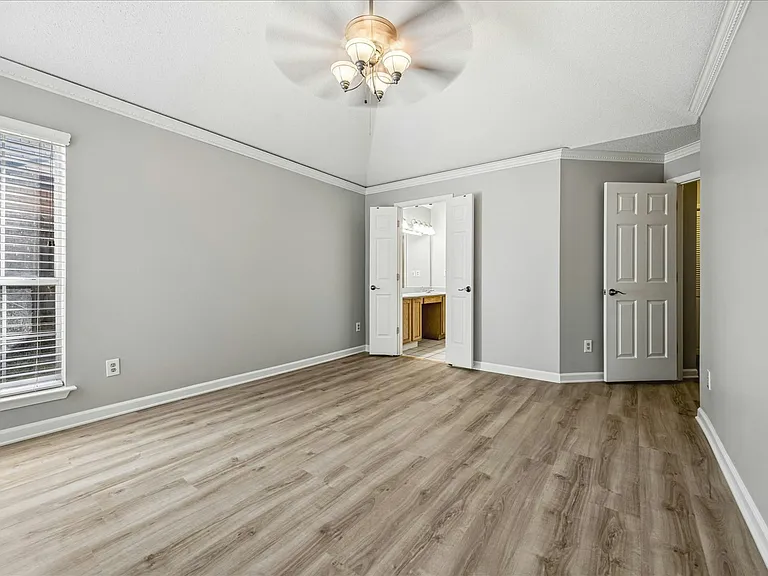 535 Pantherburn Cir S — Photo 14