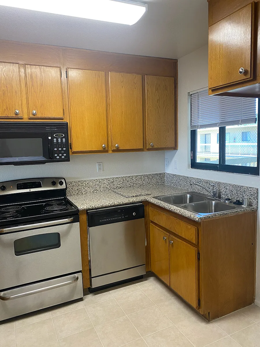 Building Photo - 4142 Elm Ave #406
