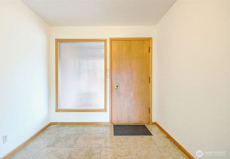 3rd image of 916 N Township Street