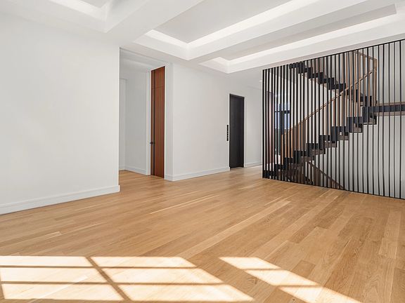 4th image of 119 Leroy St #Townhouse