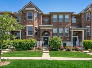 27W763 N Meadowview Dr, Winfield, IL 60190