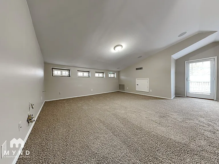 5733 S 21st Pl — Photo 18