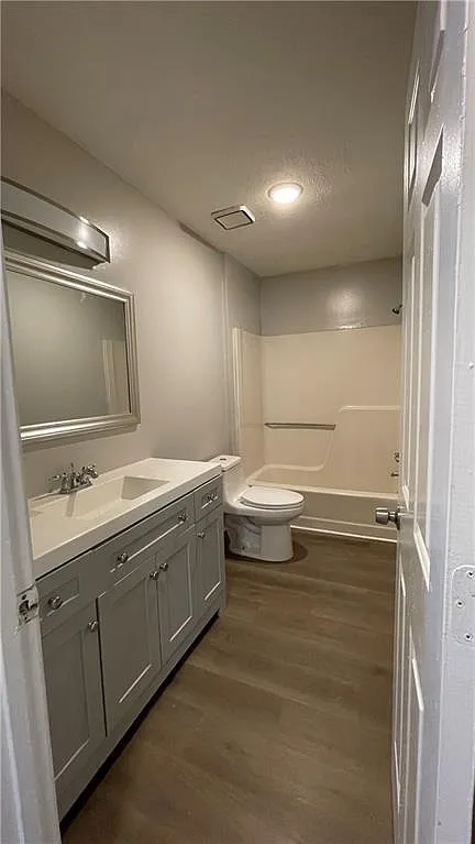 2 bed, 1.0 bath, 900 sqft, $1,400 — Photo 2