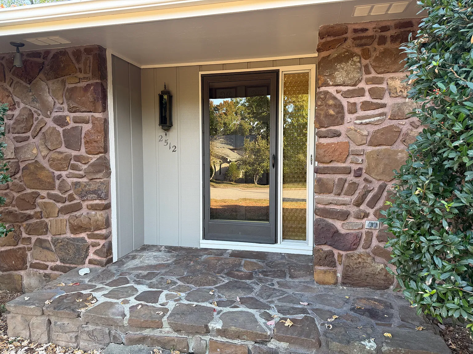 3 bed, 2045 sqft, $1,795 — Photo 2