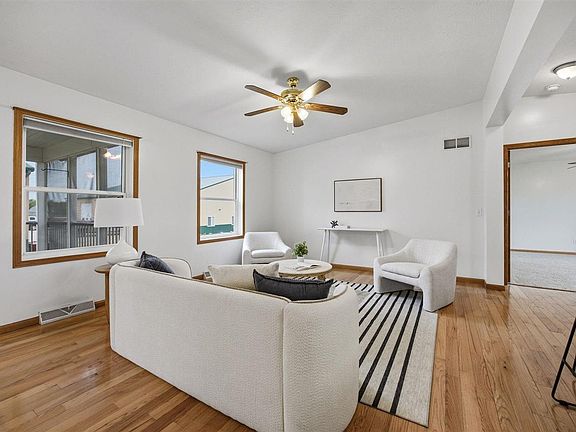 3rd image of 181 Bear Creek Ct