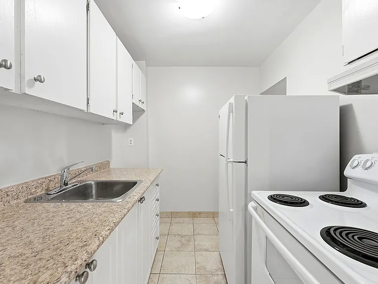 1223 Richmond St — Photo 13