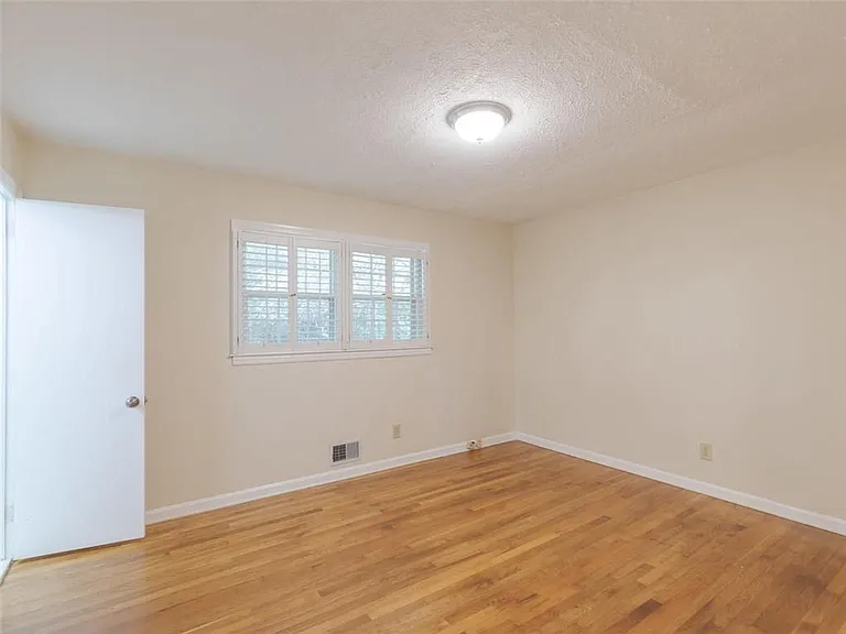 1110 Grimes Bridge Rd — Photo 14