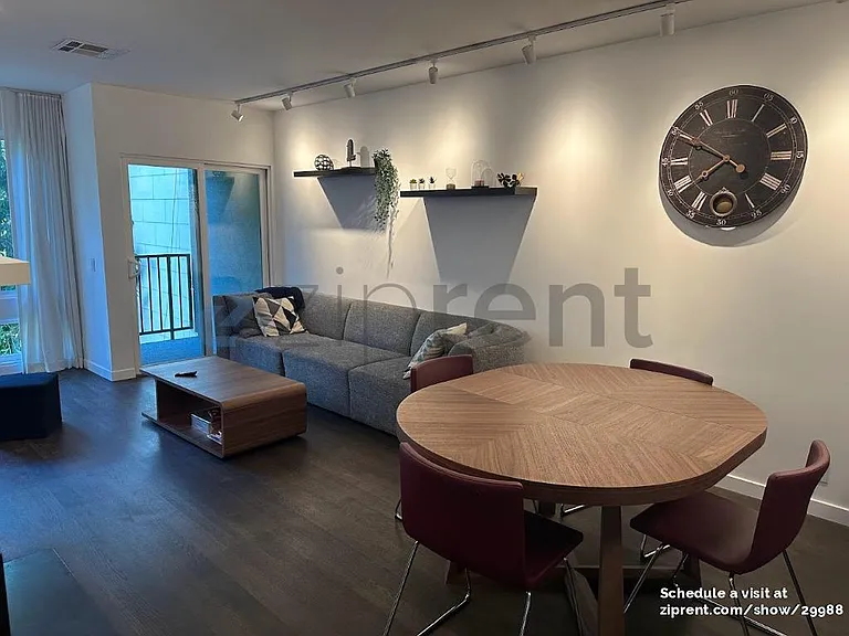 1111 Bay St #302 — Photo 3
