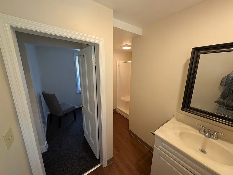 330 Irvine Pl #2 — Photo 8