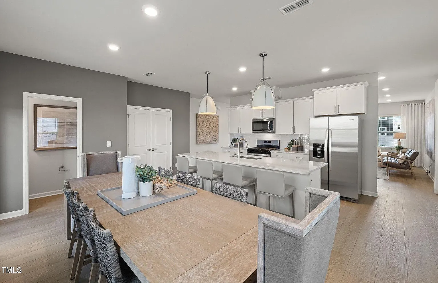 4 bed, 3.5 bath, 2099 sqft, $2,395 — Photo 4