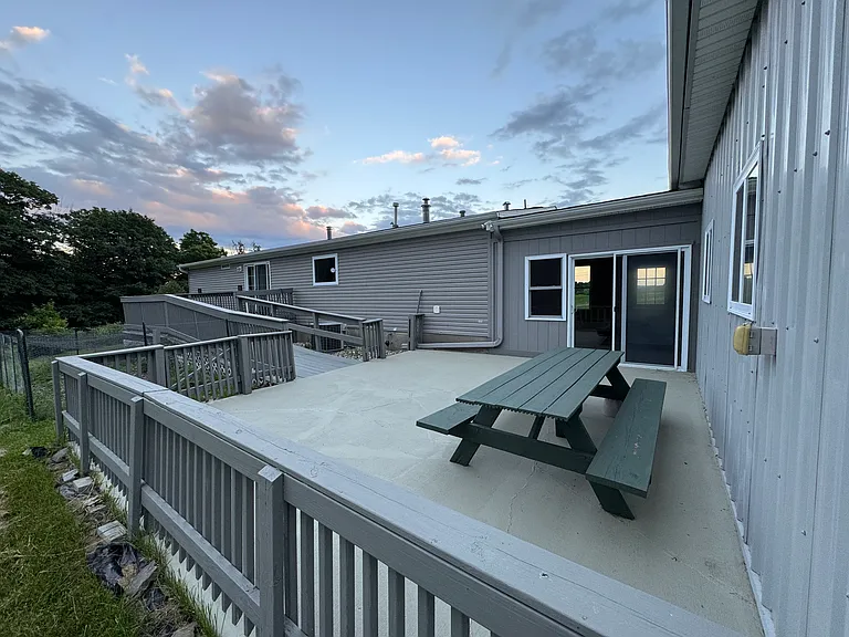 650 Bostwick Rd — Photo 20