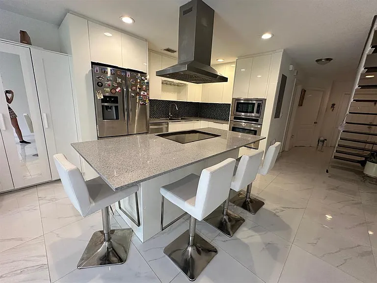 3052 SW 129th Ter #114 — Photo 3