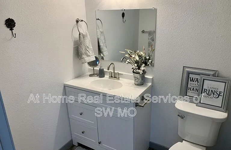 1438 E Elm St #18 — Photo 4