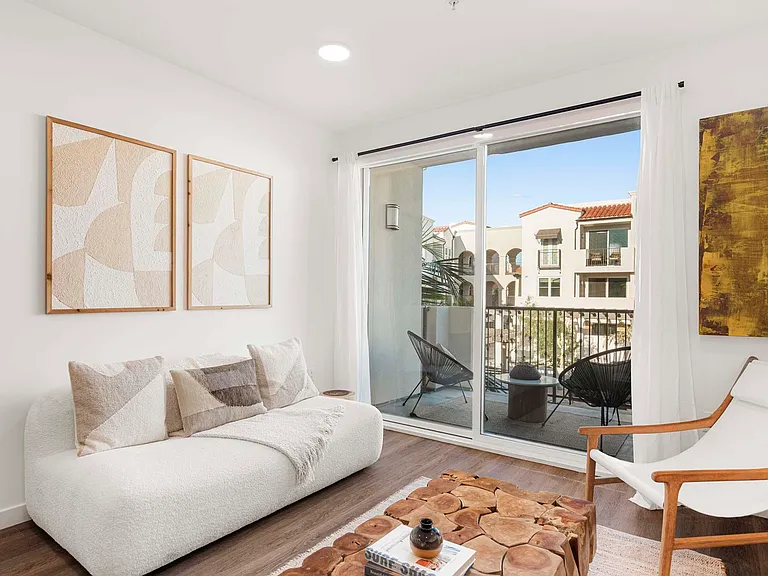 Eddy Redondo Residences — Photo 60