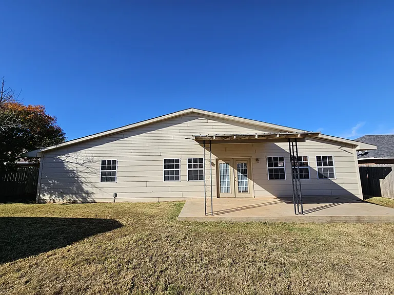 1436 Savannah Cir — Photo 17