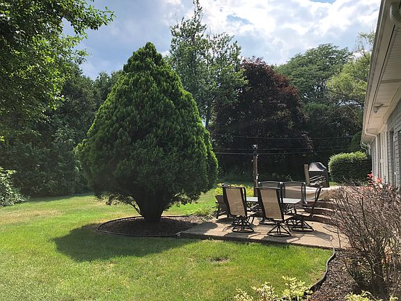 3rd image of 18137 Birwood Ave