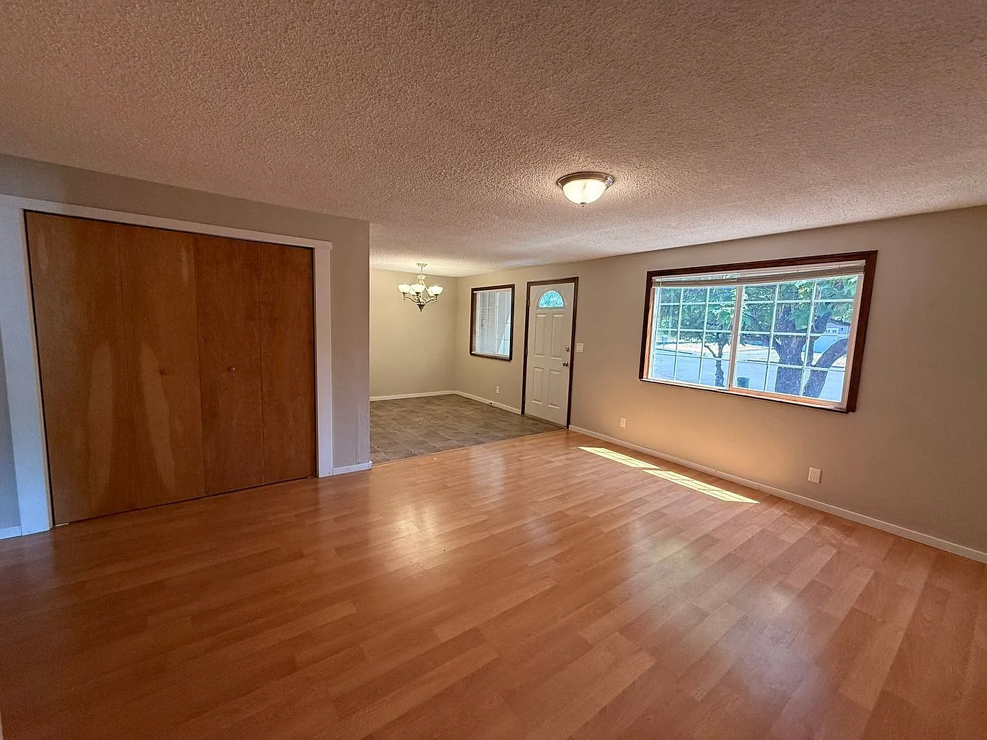 Three Bedroom On Large Lot — Photo 3