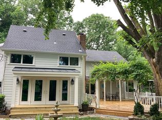 510 Goldsmith Ln, Great Falls, VA 22066