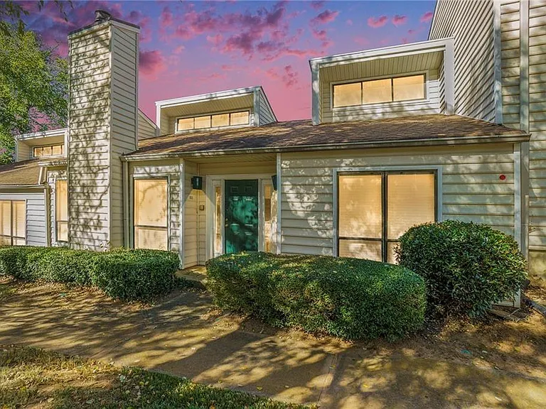 603 Serramonte Dr NE — Photo 1