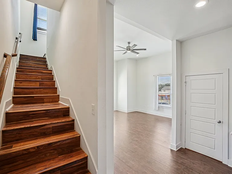 422 N Marlborough Ave — Photo 51