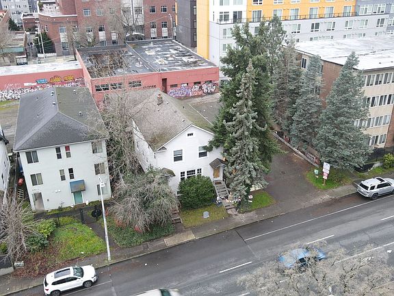 4th image of 4211 11th Ave NE Unit B