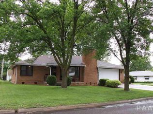 1101 S 8th St, Pekin, IL 61554