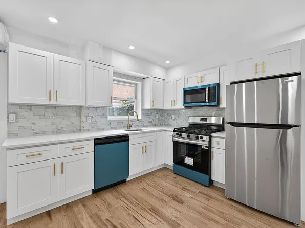 1061 E 218th St, Bronx, NY 10469