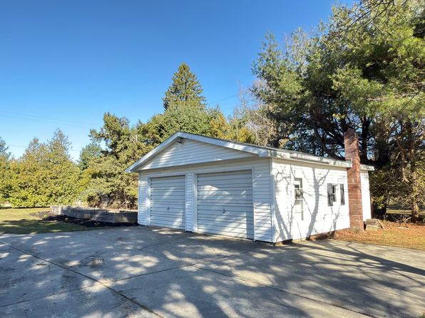 1951 S Lakeshore Rd, Carsonville, MI 48419