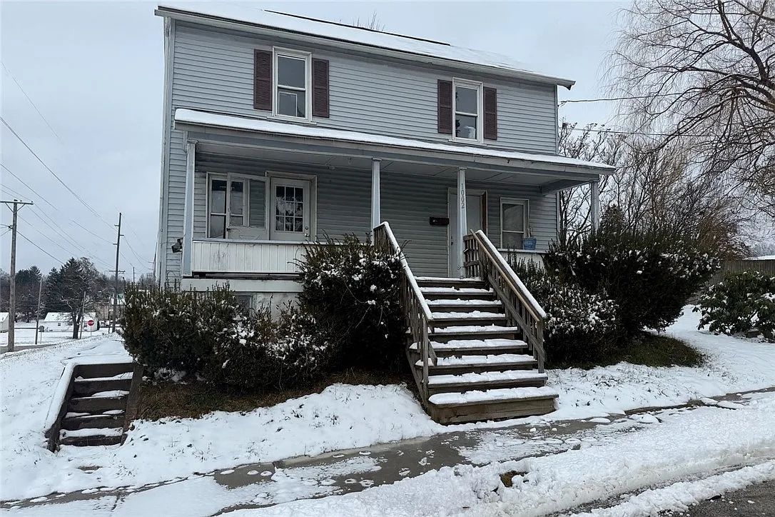 1002 Webster St photo 1