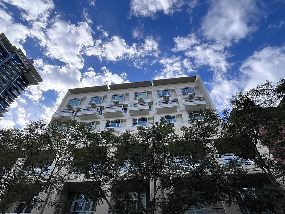 1st image of 825 W Beech St W #202