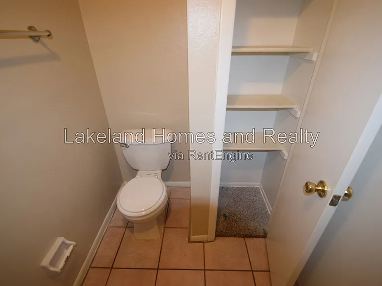 1204 Honeytree Ln W — Photo 10