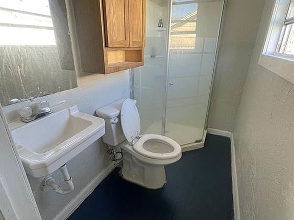 4th image of 637 Mohawk St #1