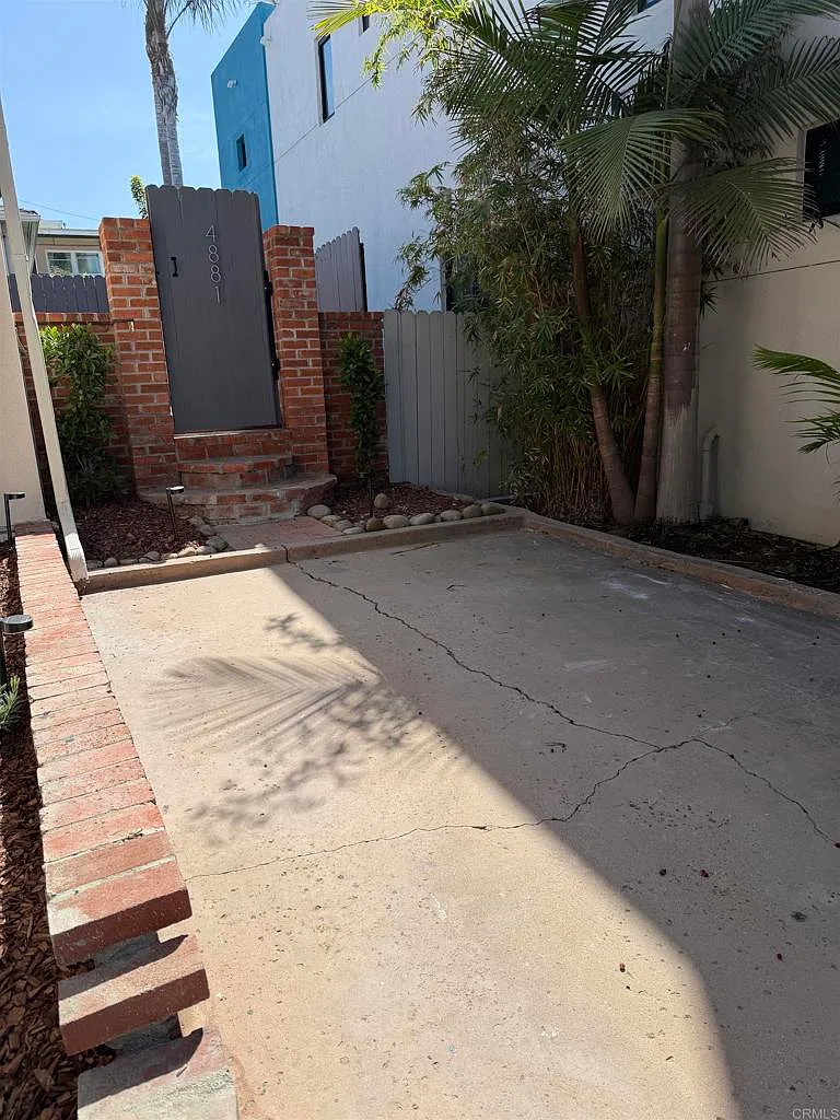 3 bed, 1457 sqft, $10,000 — Photo 2