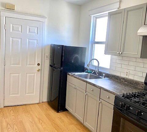 5th image of 809 Clarence Ave #2