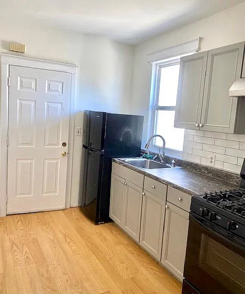 809 Clarence Ave #2 — Photo 5