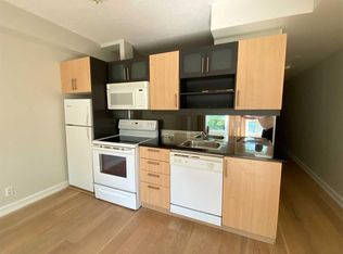 350 Wellington St W #M11, Toronto, ON M5V3W9