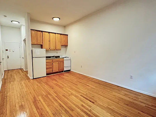 Rented by KNOCKKNOCK LLC | media 7