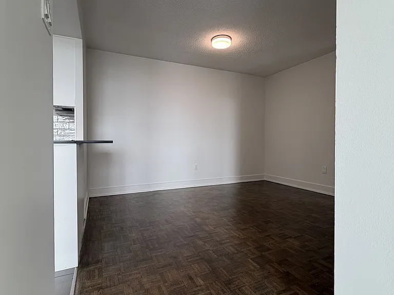 147 Wellington St W #614 — Photo 8